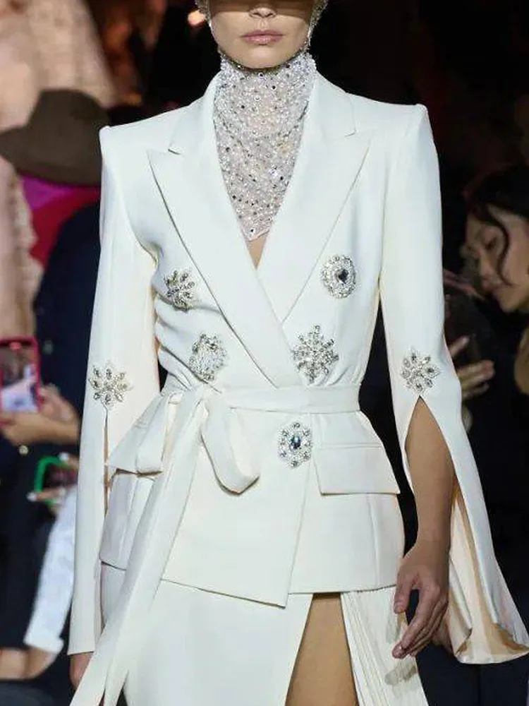 La più nuova moda 2024 Designer giacca da donna con maniche a fessura con strass diamanti Blazer con perline con cintura