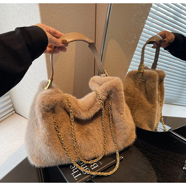 

2025 AW новая женская сумка из искусственного кроличьего меха, модная универсальная цепочка через плечо, модный кошелек