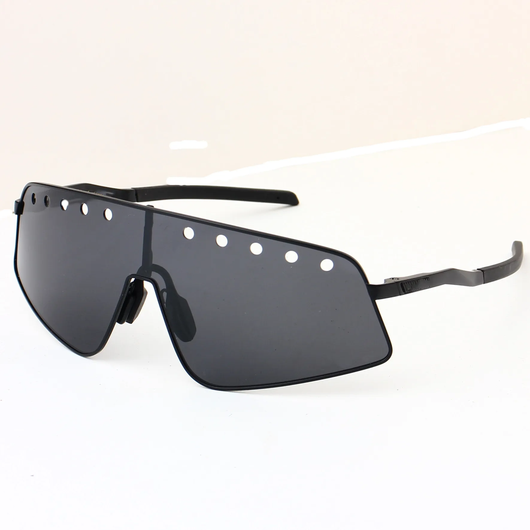 

Polarized Hiking Sunglasses for Men and Women, Trendy Oversized Retro Frame, UV Protection for Outdoors