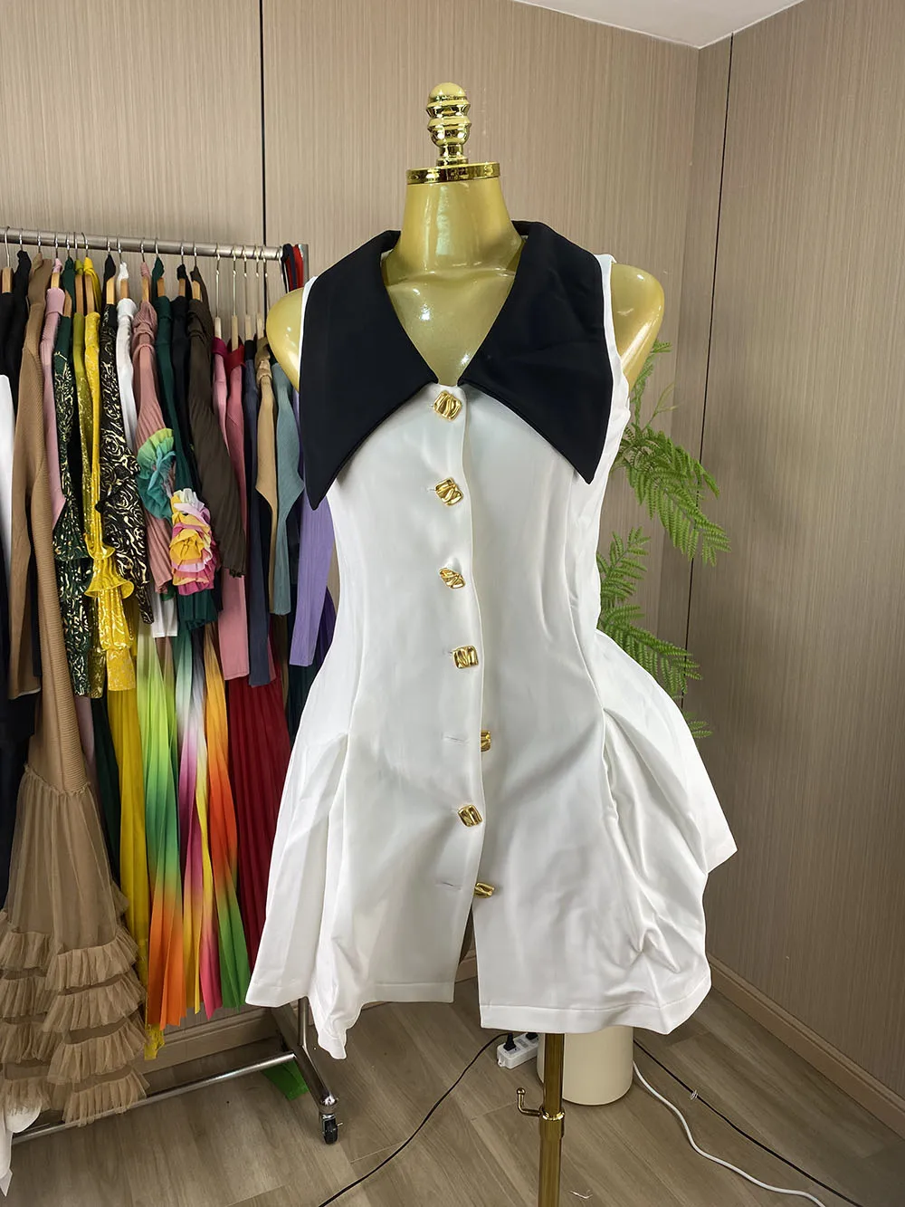 Chic Sleeveless High-Waisted Slim-Fit Spring Mini Dress with Oversized Lapel and Metal Buckle (Anti-Static)-GZXX1102