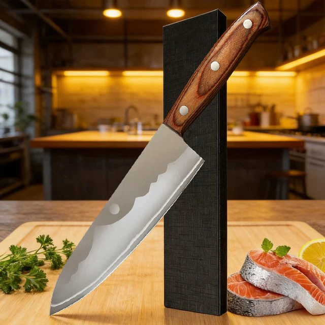 Image of Japanisches Seiko-Messer mit wellenförmiger Klingenschärfung. Küchen-Sushi-Messer, begleitet von einer Geschenkbox.