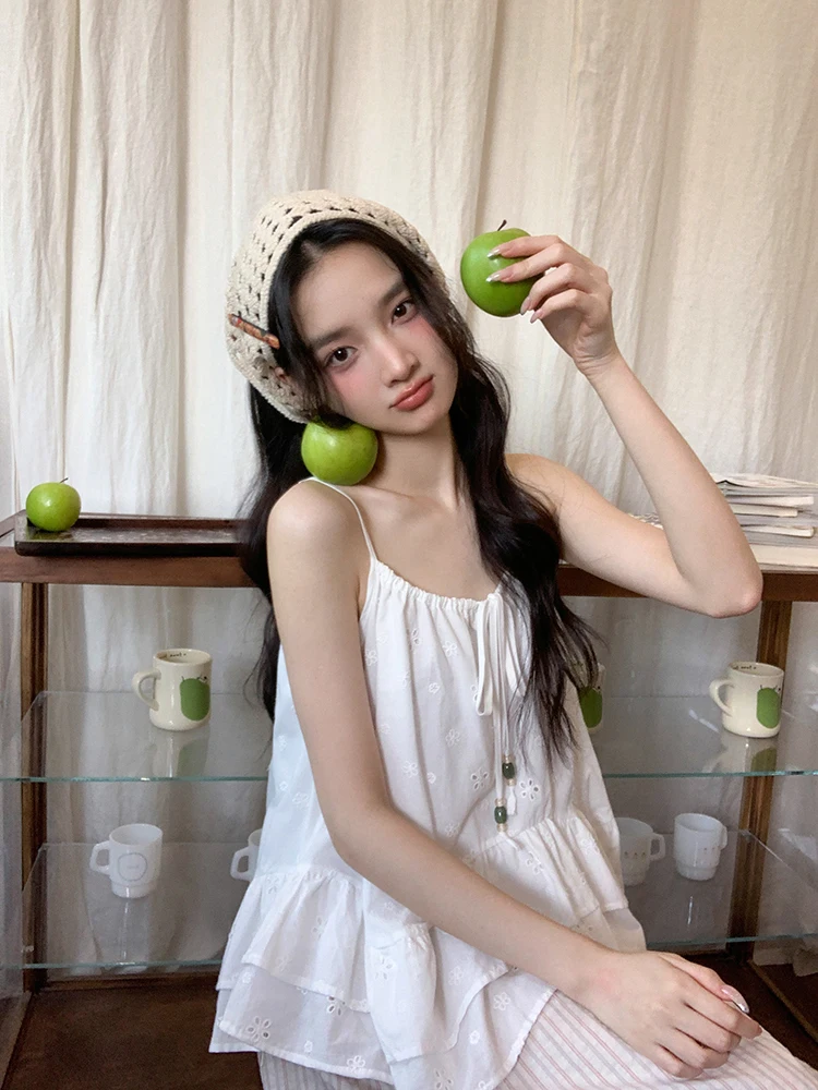 

Белый ажурный топ на бретельках для женщин, летняя уличная одежда, новинка 2026 года, высококачественный дизайн, корейский стиль, элегантный топ