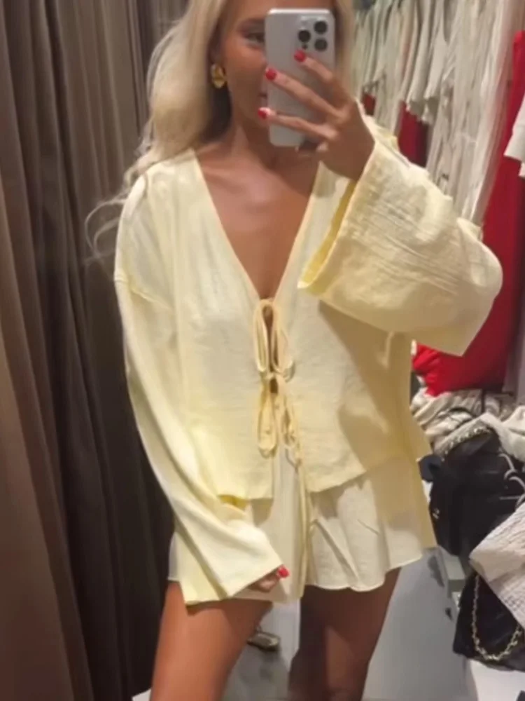 

HH женский летний шикарный комплект с v-образным вырезом, уютный комплект с эффектом морщин, топ на шнуровке с длинными рукавами и v-образным вырезом + шорты с карманами и высокой талией, костюм