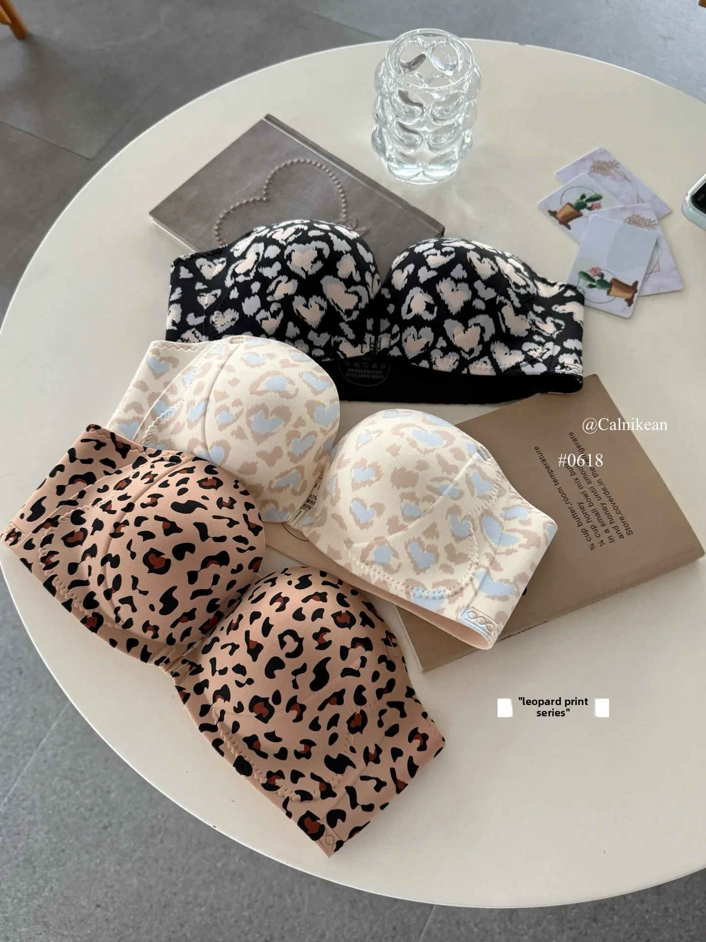 Modischer, seitlich gekreuzter, trägerloser Bandeau-BH mit Schnallendesign, bequemer, stützender Push-up-BH für Damen – Detail 7
