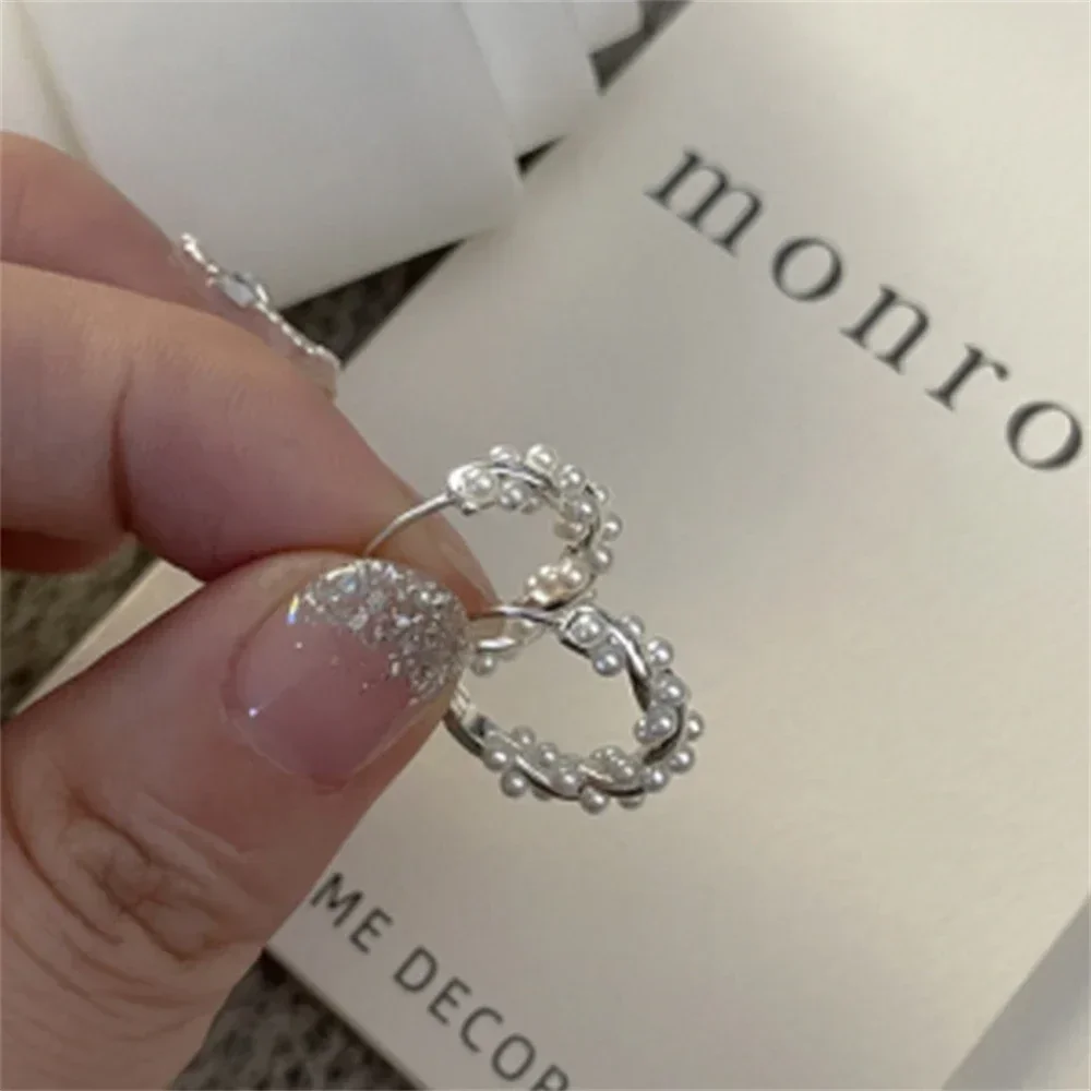 Anting-anting Hoop serbaguna kecil mutiara lingkaran temperamen sederhana Korea untuk wanita hadiah perhiasan pesta 2024