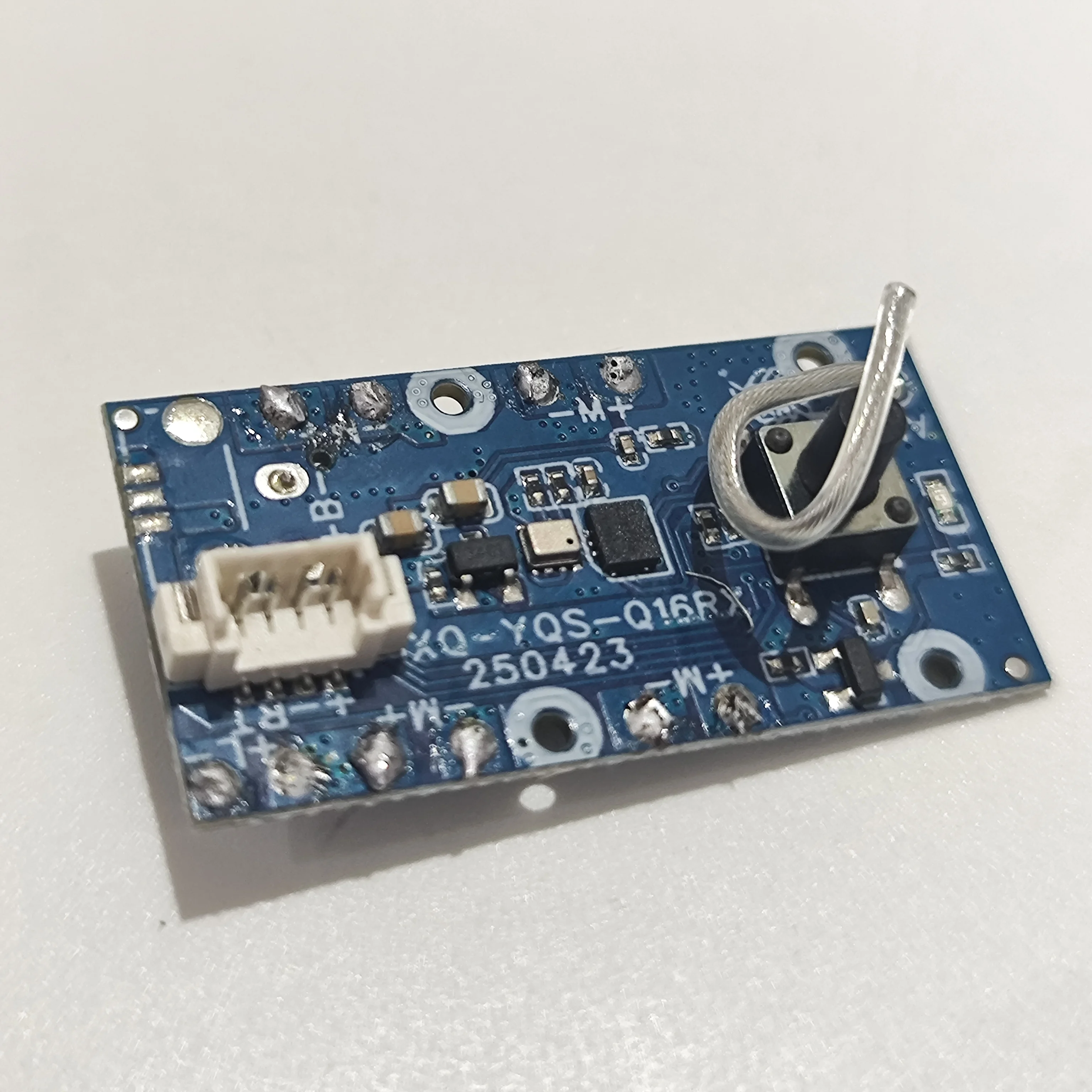 KF600 Fernbedienung mit Bildschirm Mini vierachsiger Quadrocopter neue Drohnen Batterie/Körper/Motor/Blade/Ladegerät/Kamera/Hauptplatine/Rahmen