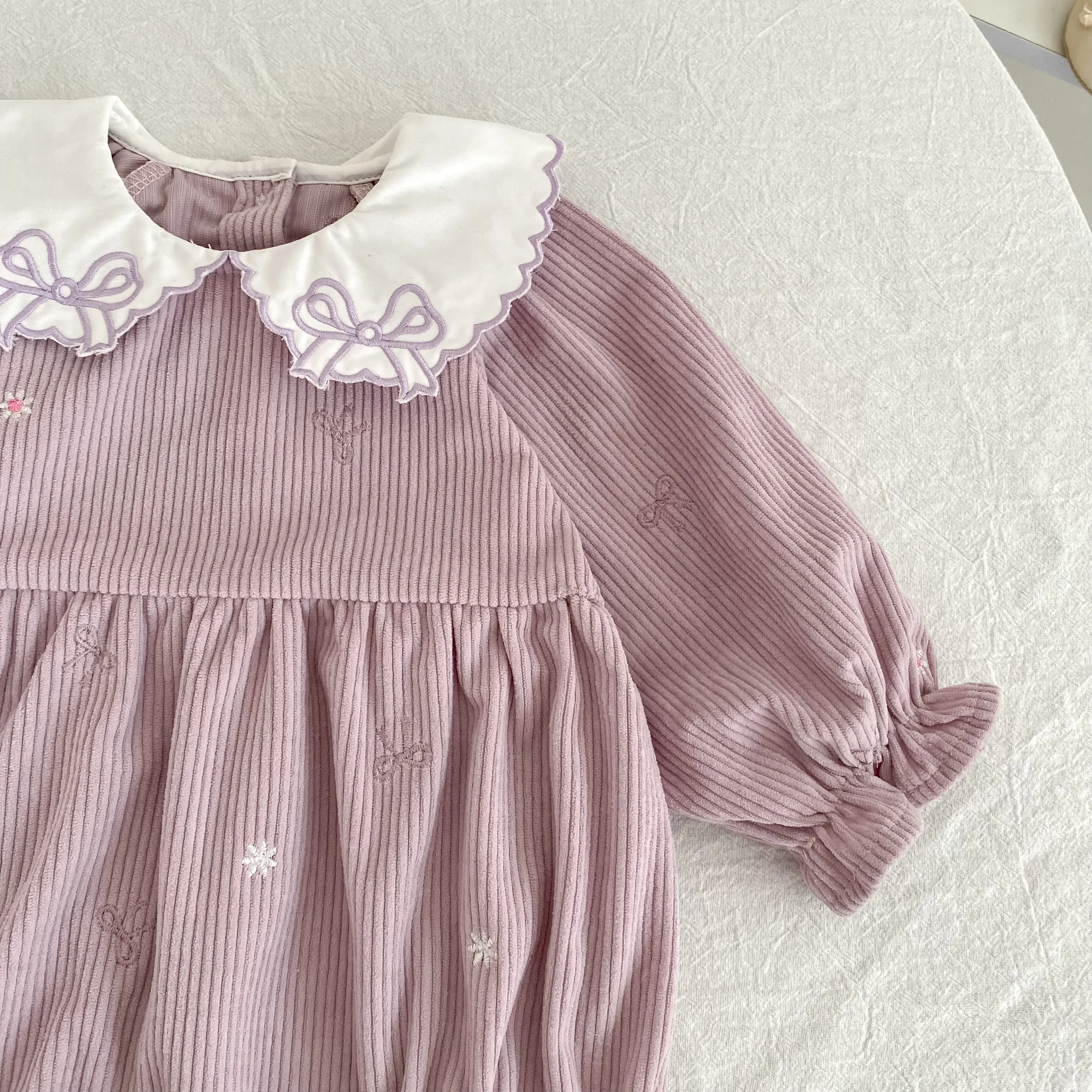 2026 Baby-Mädchen Cord-Strampler 0-24M Süßer Schleifenkragen mit Stickerei Langarm-Body für Kleinkinder Mädchen Frühling Winter Jumpsuit – Detail 11