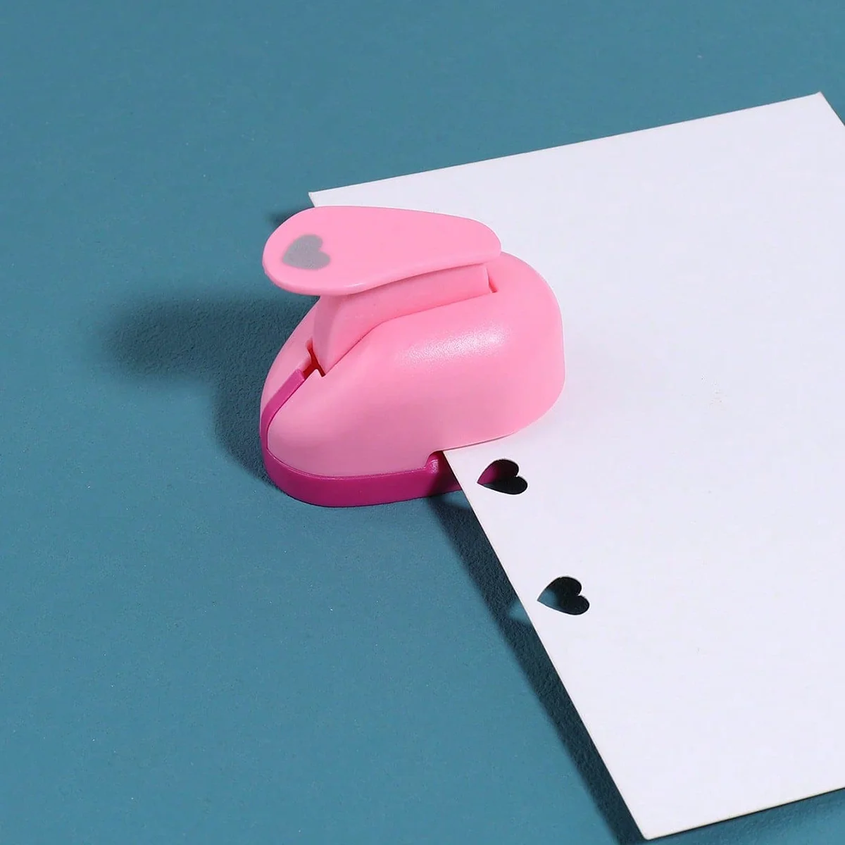 1 個の紙切断小さなエンボッサー、クリエイティブなハートパターンデザインハンドブック作成補助、フォトアルバムスクラップブック装飾用品