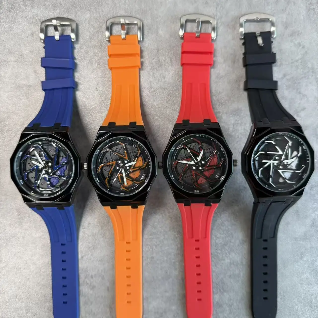 New Cool Men's Spider Watch, Rotating Car Wheel Dial Quartz Watch, Waterproof Silicone Strap Sports Watch, Men's Fashion Gift view 2