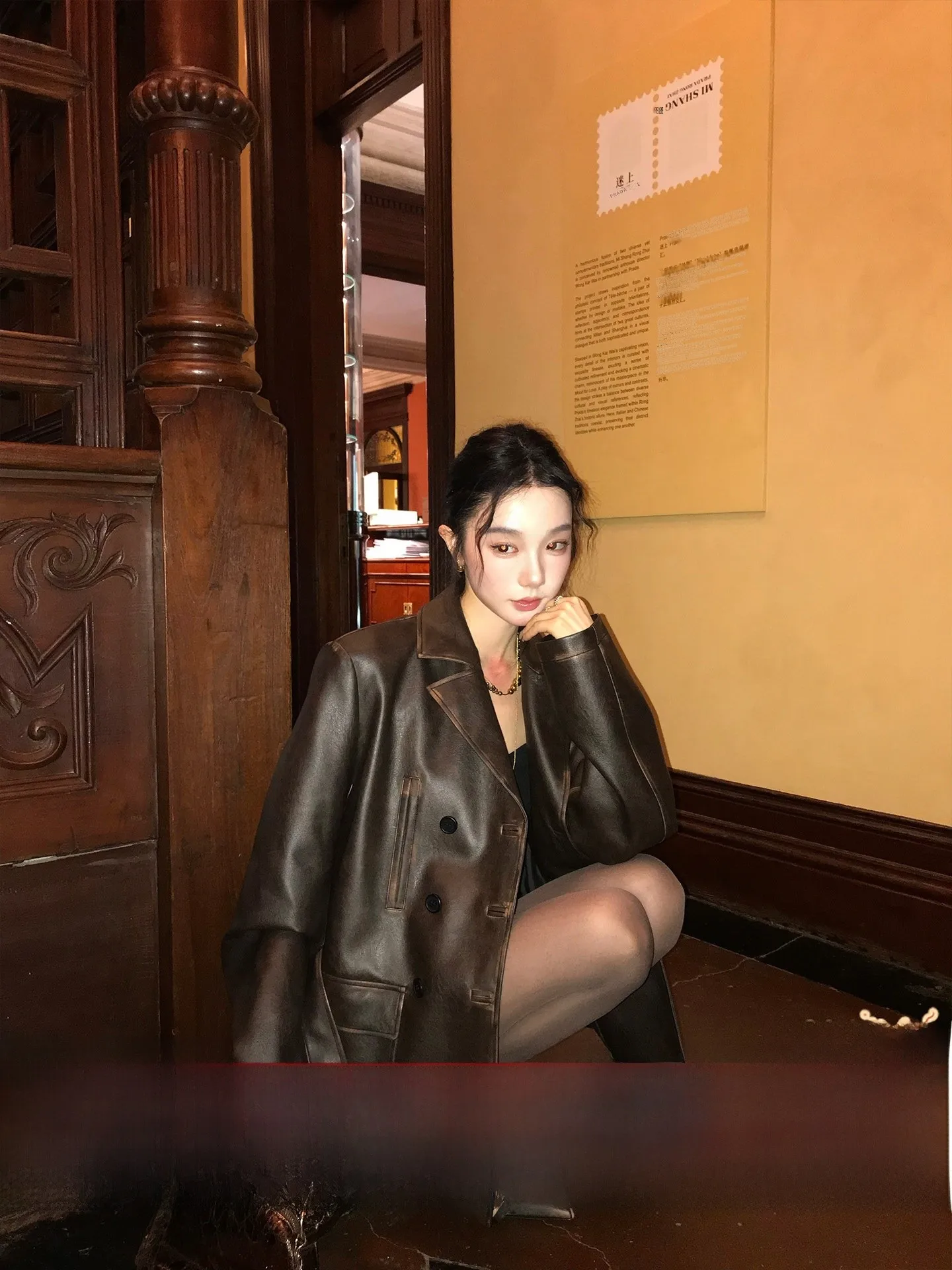 

Свободная женская зимняя куртка из искусственной кожи, винтажный стиль, средней длины, премиум-класса, на двойной пуговице, с длинными рукавами