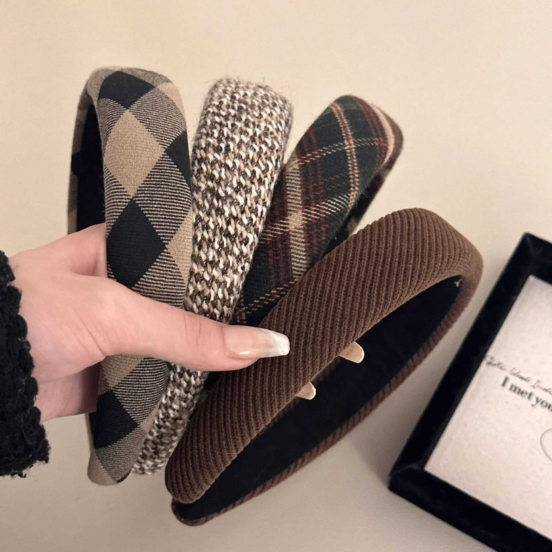 

Vintage American college style autumn and winter atmosphere essential plaid headband with wide edge sponge headband