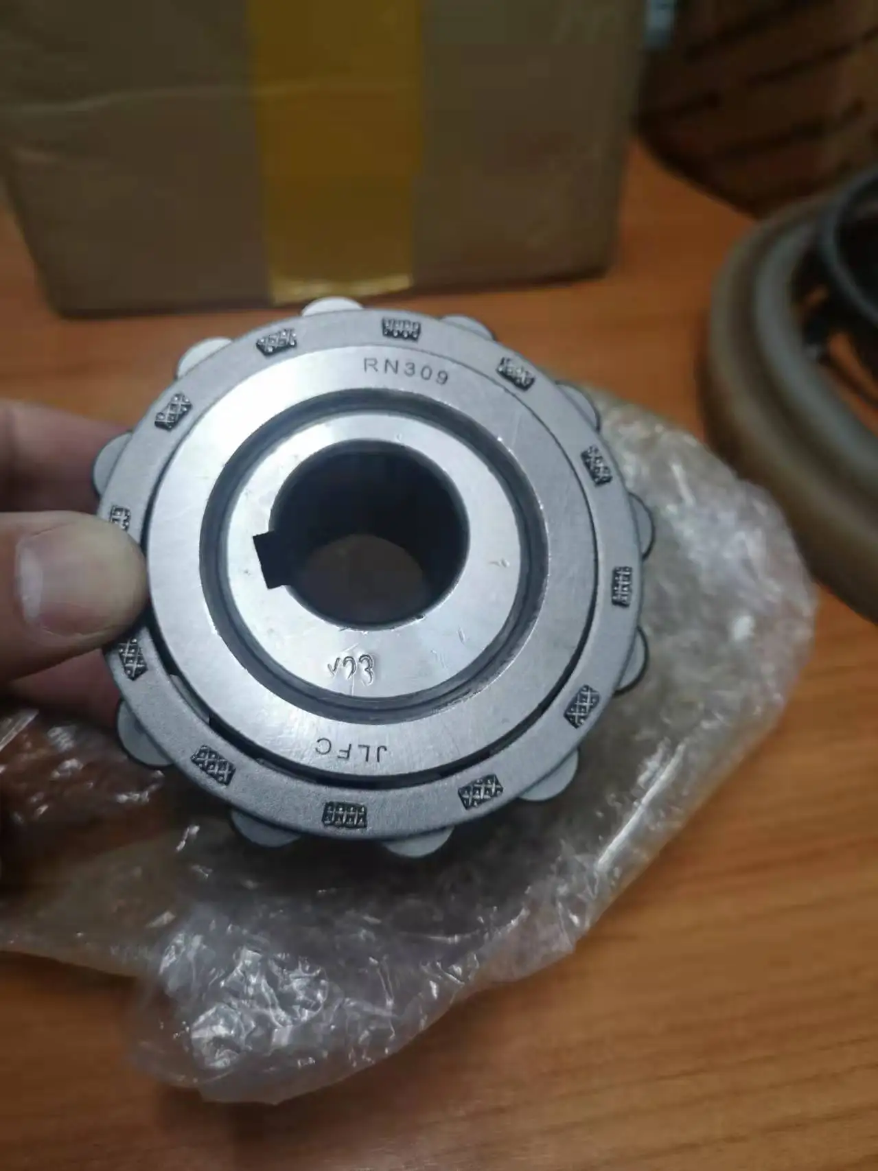 

NSK Eccentric Bearing RN307E Block Jewel Bearing High Quality Stainless Steel Flanged Bearings