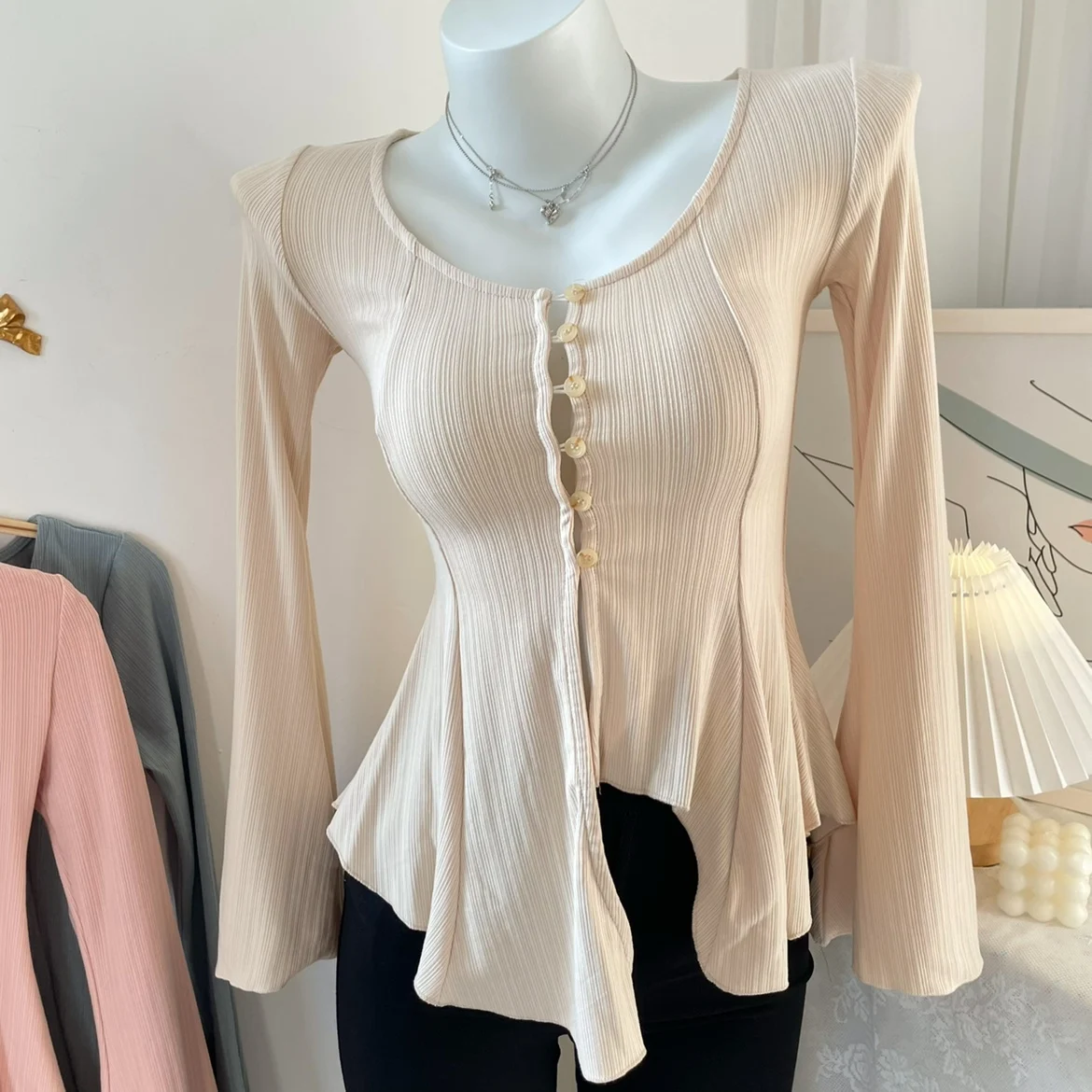 Kardigan Bayard Dr zapinany na guziki, damski, wiosenno-jesienny, modny, elegancki, z rękawami typu dzwonek.