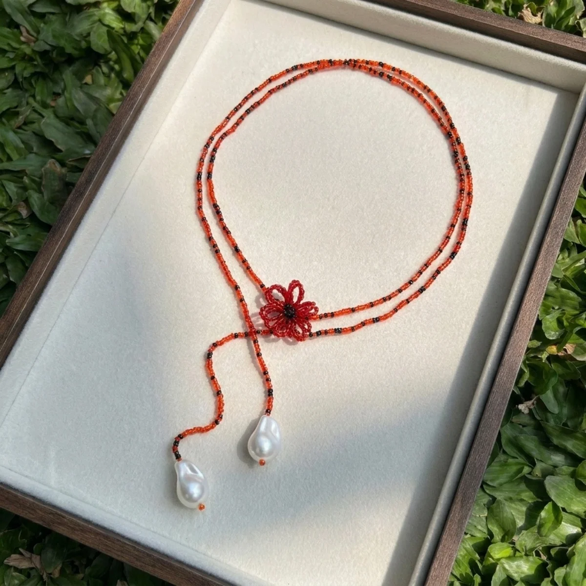 Böhmische handgefertigte Halskette mit gewebten Reisperlen und Blumenmuster für Damen, barocke Kunstperlen-Quastenkette, lange Pulloverkette, Schmuckstück – Detail 32