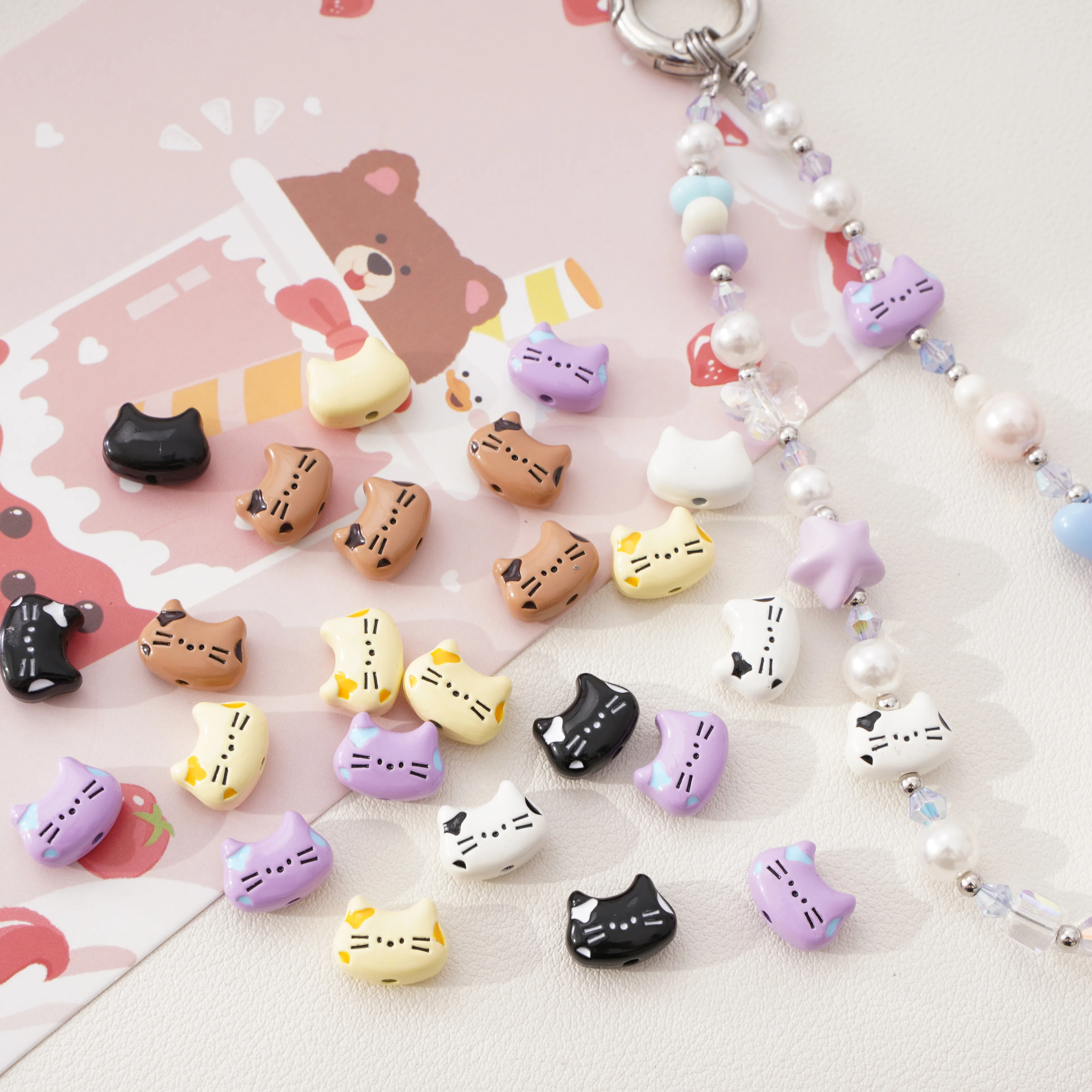 1 stücke Kleine Katze Kopf Legierung Perlen Cremige Katze Anhänger Handgemachte DIY Schmuck Armband Und Tasche Zubehör Gerade Loch Spacer perlen