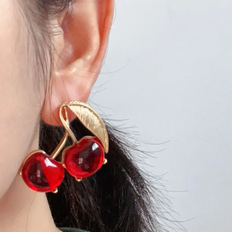 HUANZHI Red Resin Metal Cherry Stud Earring for Women Cute Elegant Vintage Personality Irregular Jewelry 2023 Autumn New