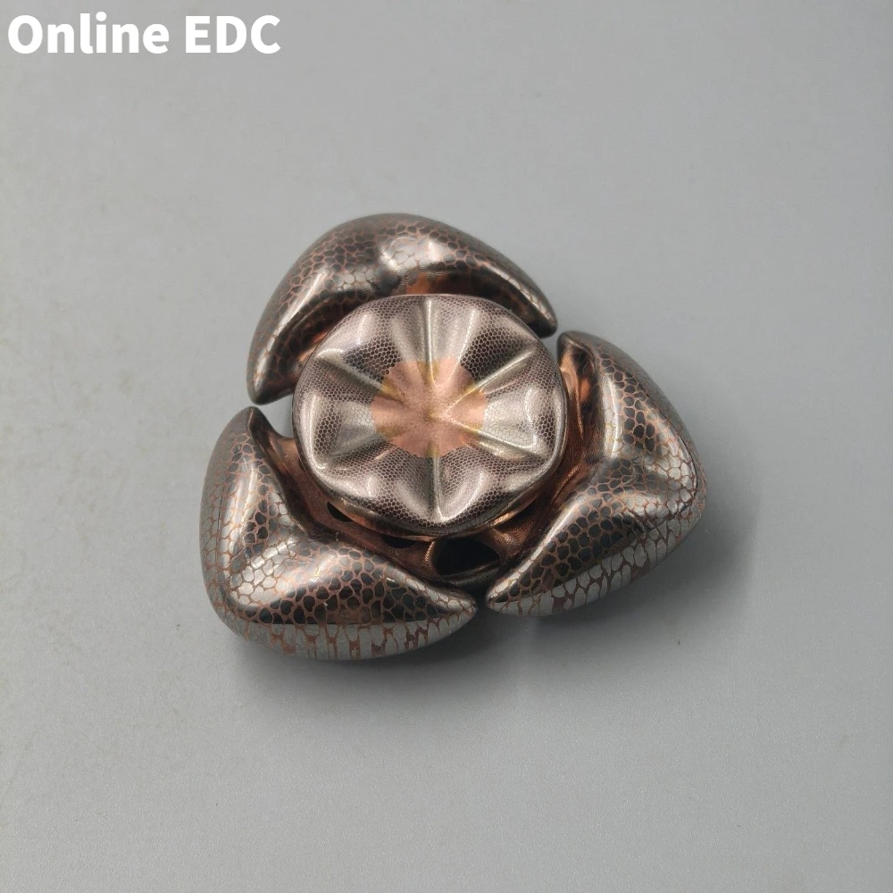 المملوكة مسبقًا تصميم المطر EDC Superconductor التعامل مع الحبار يشعر ثلاثة شفرات تململ سبينر ألعاب متململة للبالغين