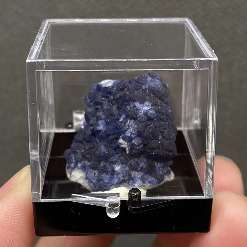 100% Rare Natural Flaky full-crystal blue fluorite Mineral Specimens Crystal beads +Box size:35*35*35mm