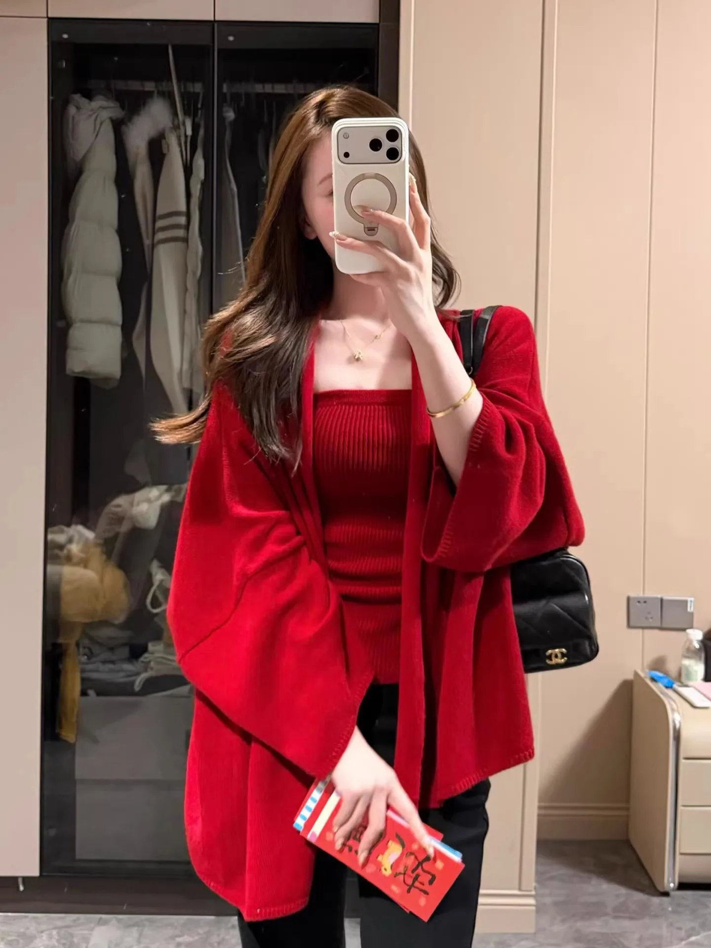 

Элегантный красный вязаный кардиган с длинными рукавами и топ-камизоль для женщин, комплект из двух предметов в французском стиле, для ранней весны, премиум-класса