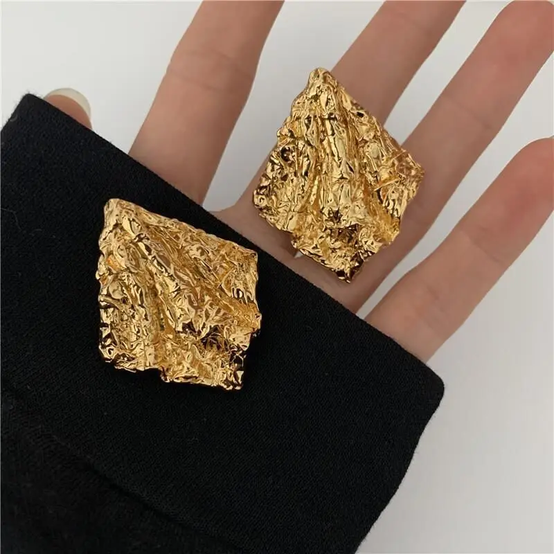 2022 New European and American vintage tin foil pleated earrings women\'s fashion irregular temperament earrings earrings tide