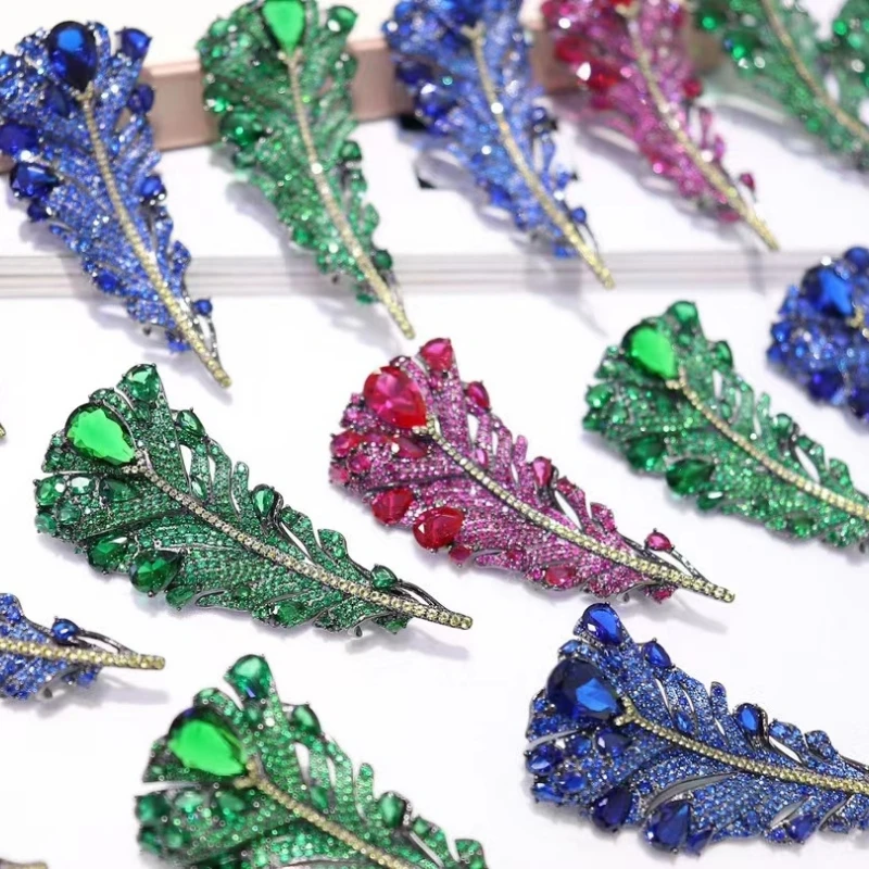 

Wuzhou Exquisite Zircon Jewelry Women's Feather Shaped Party Attends Preferred Green, Red, Blue Classic Brooch