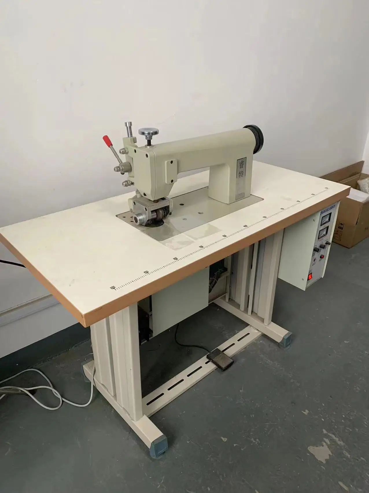 Ultrasonic roller sewing welding machine non -woven, nylon fabric,Polyester cloth, PVC film  welding machine can cut the Surplus