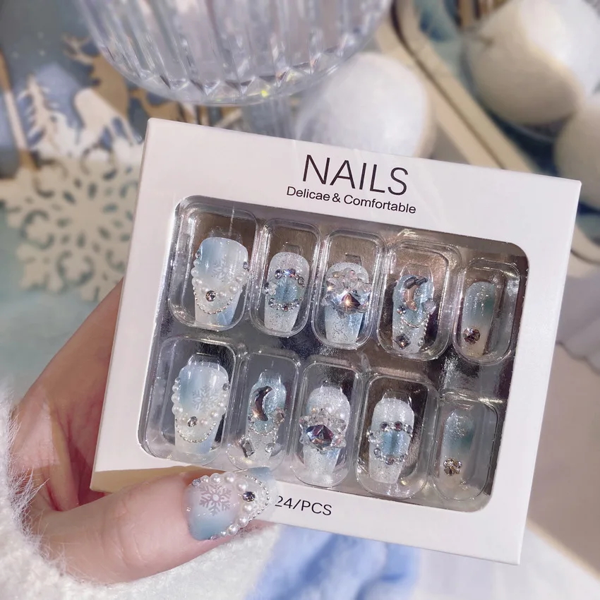 Gradient Blue Fake Nails with Flower Crystal Design Glitter Fake Nails for Lady Girls Christmas Gifts Artificial Nails Handmade