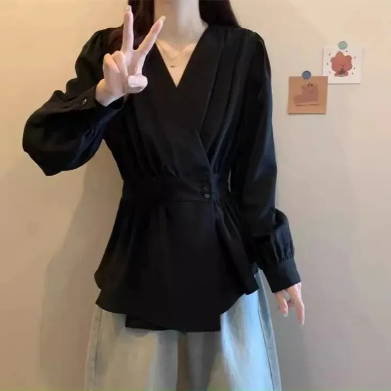 

Женская черная блузка больших размеров с V-образным вырезом, длинными рукавами и драпировкой, приталенная, весна-осень