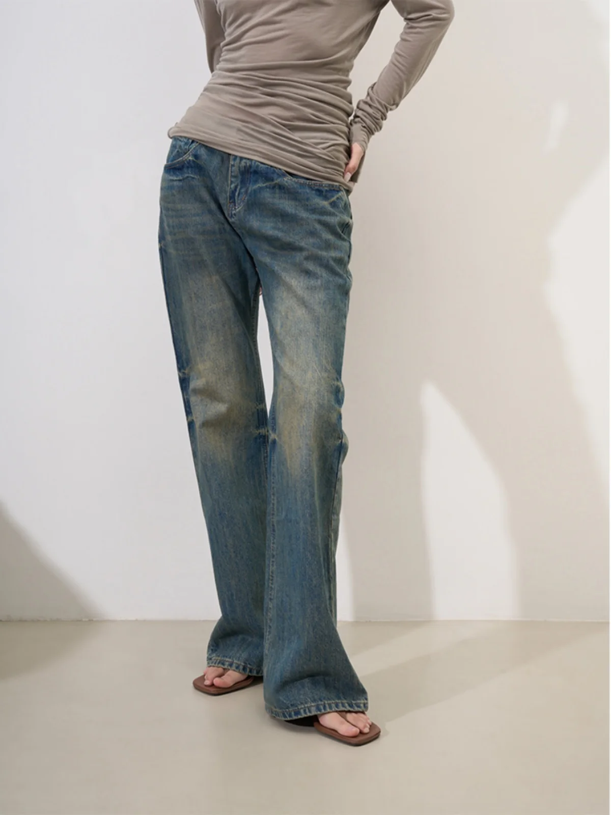 

Low Waist Vintage Waed Street Sle Denim Straight Leg Pants with Frayed Hemlines by LANVIVIER for Women Autumn 2024