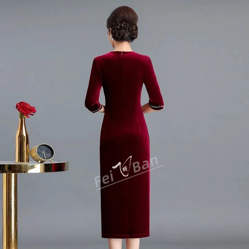 Heavy Industry Diamond Embedding Mom's Dress 2023 Autumn Golden Velvet Improved Qipao Dresses Wedding Skirt Mom's Dress Women's