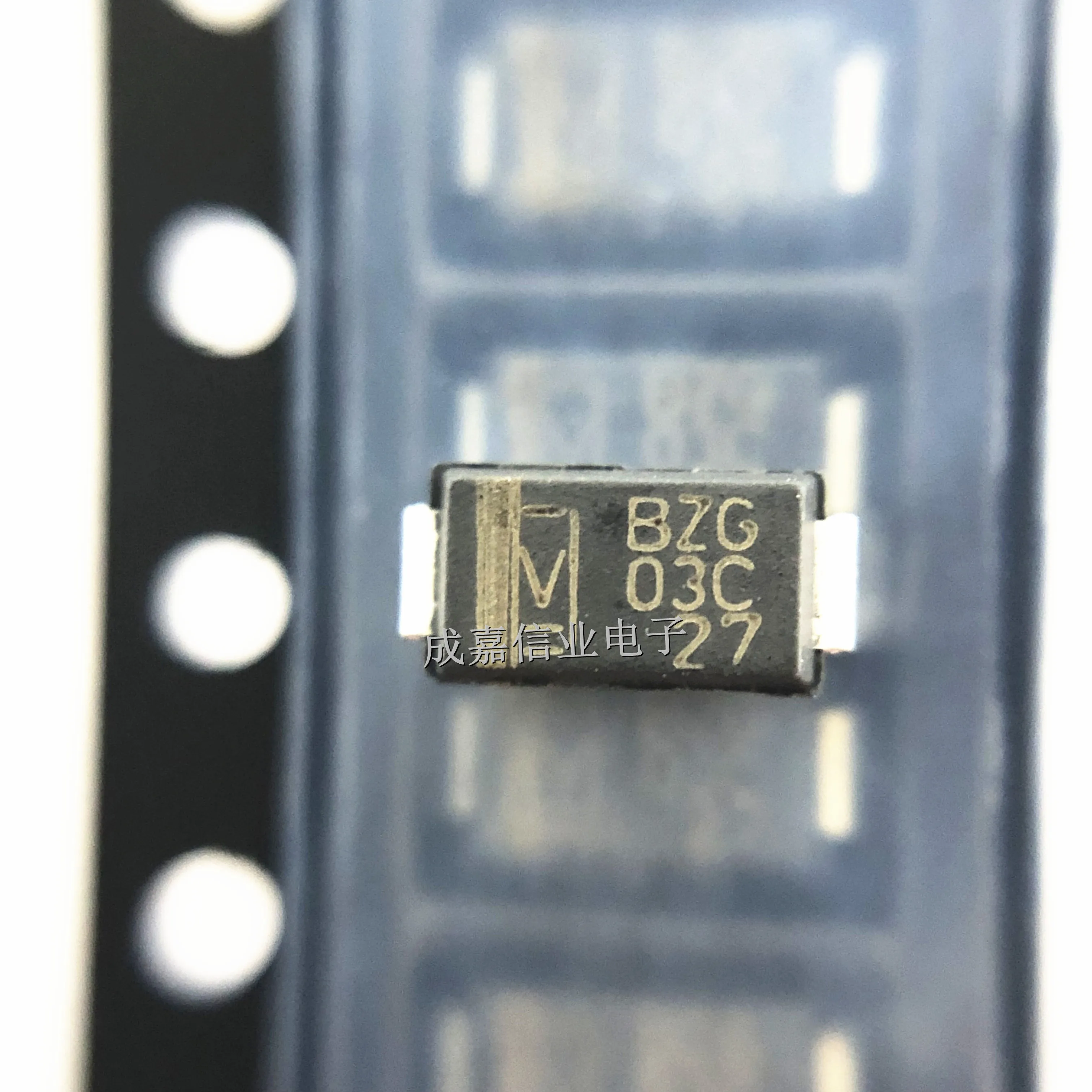 10pcs/Lot BZG03C27-M3-08 SMA DO-214AC BZG03C27 Zener Diodes Uni-direc 300W Pppm 27V 3W 6% Operating Temperature:- 65 C-+ 150 C