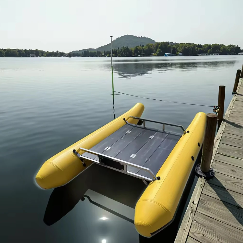 منصة صيد قارب عائم من كاتاماران، قارب صيد برية، قارب عائم قابل للنفخ محمول مع قاعدة صلبة.