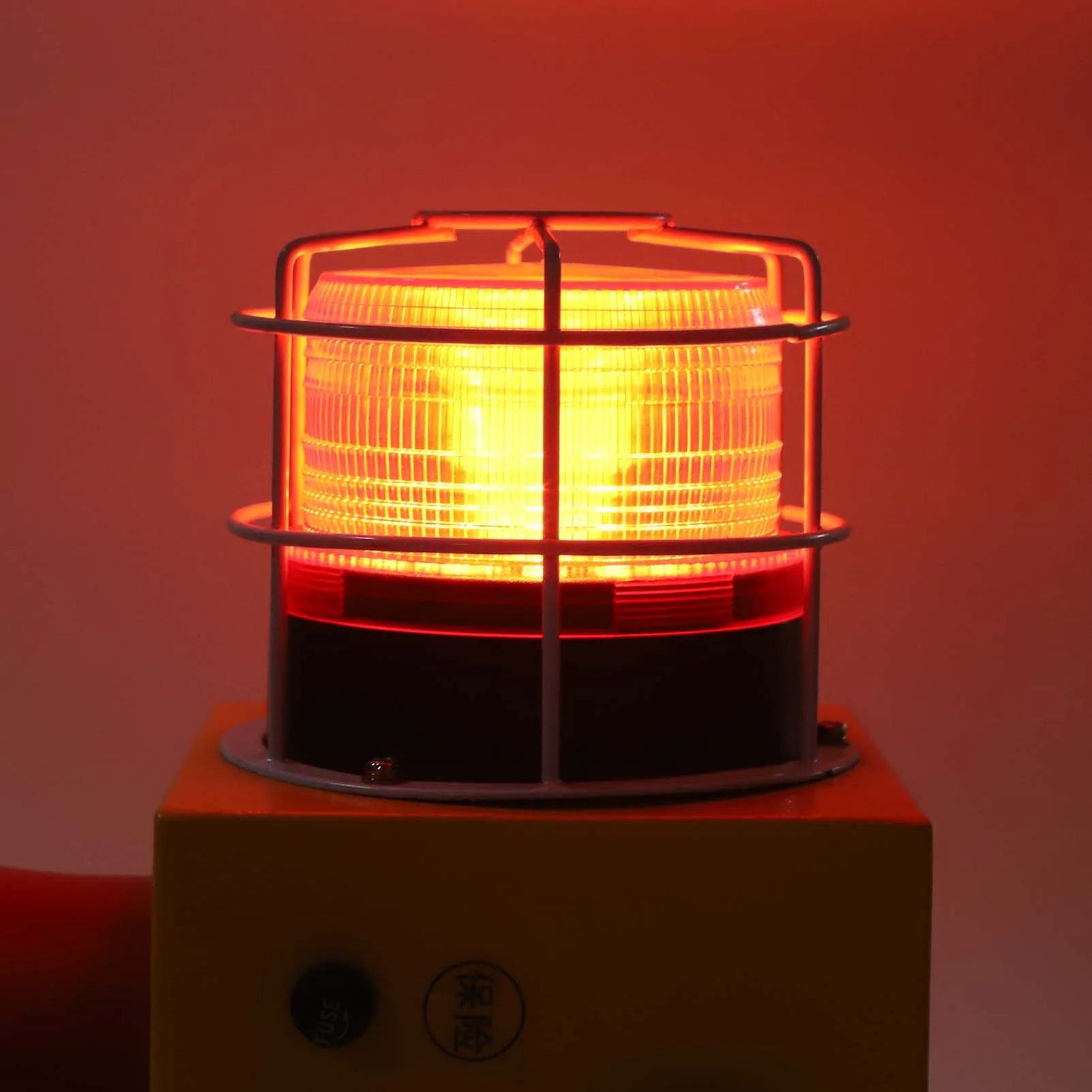 إنذار الصوت والضوء الصناعي بحد أقصى 130 ديسيبل 9 نغمات ضوء تحذير عالي السطوع صفارة إنذار مقاومة للماء