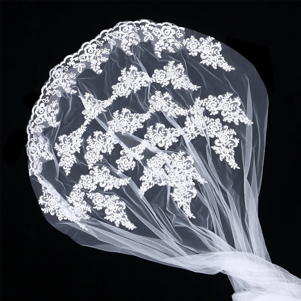 

3-Layer Elegant Bridal Floor Veil Embroidered Lace Appliques Comb Attached Long Wedding Veil for Bride Bridal Veils