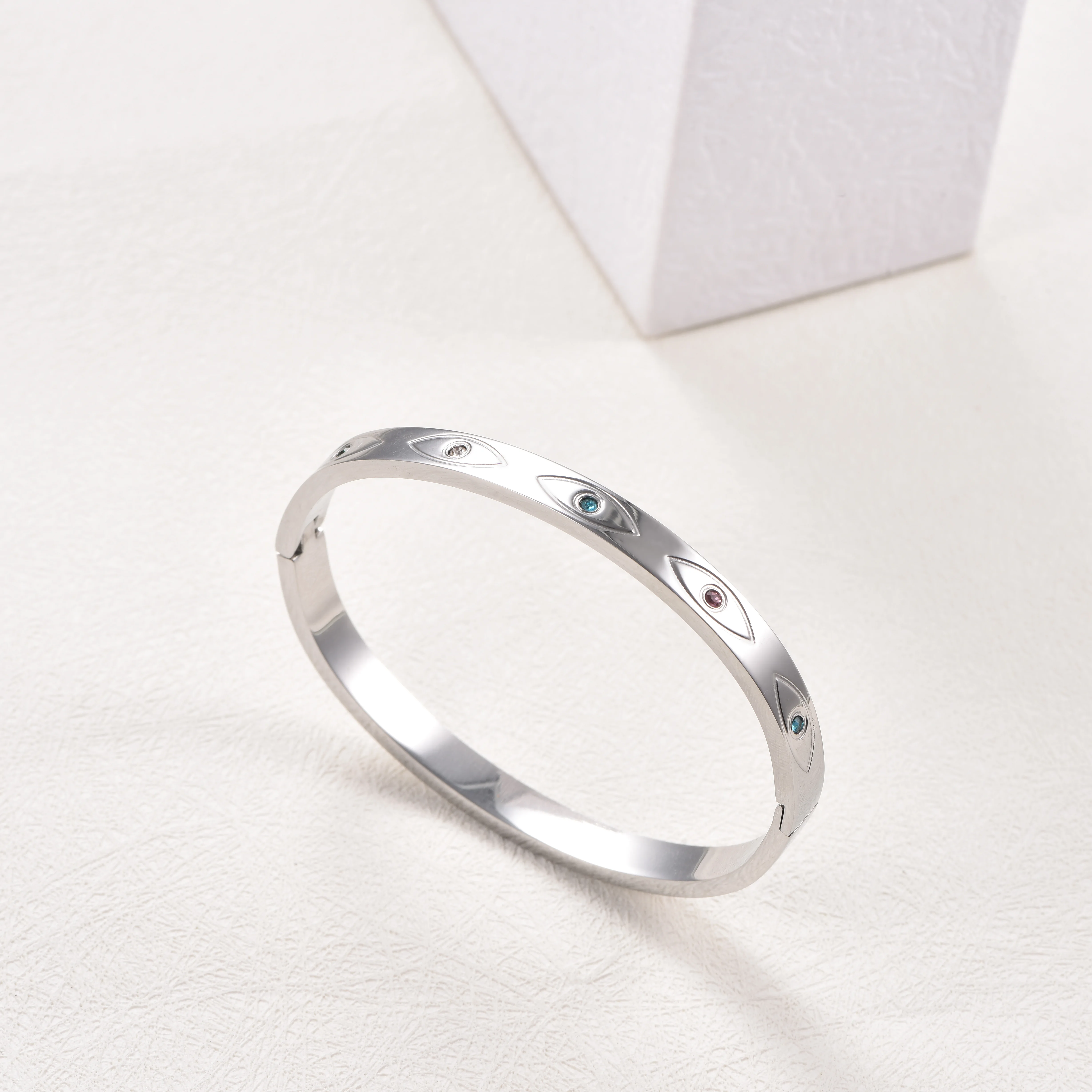 Hypoallergenes Edelstahl-Armband mit bösem Blick, vergoldet/versilbert, wasserdichter Schmuck für den täglichen Gebrauch. – Detail 3