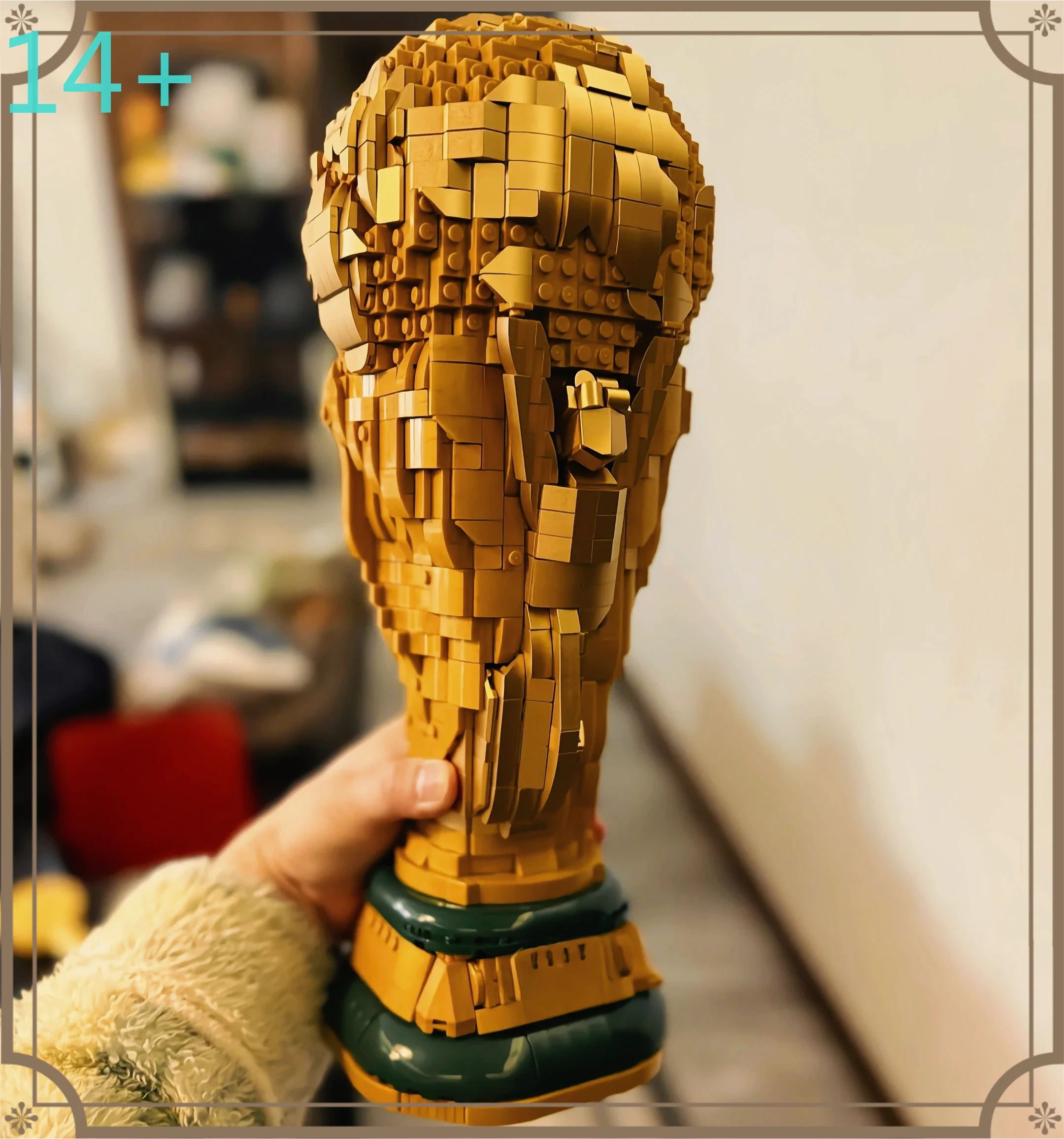 

Moc lnright shop 2842pcs Golden Football Champion Trophy Souvenir Cup Trophy Replica Decor Building Block Toy For Birthday Gift