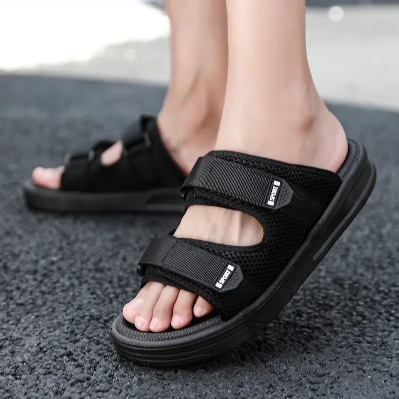 

Мужские тапочки, летняя обувь 2024, уличная пляжная обувь, новые шлепанцы, нескользящие дышащие тапочки на мягкой платформе, домашняя обувь на плоской подошве