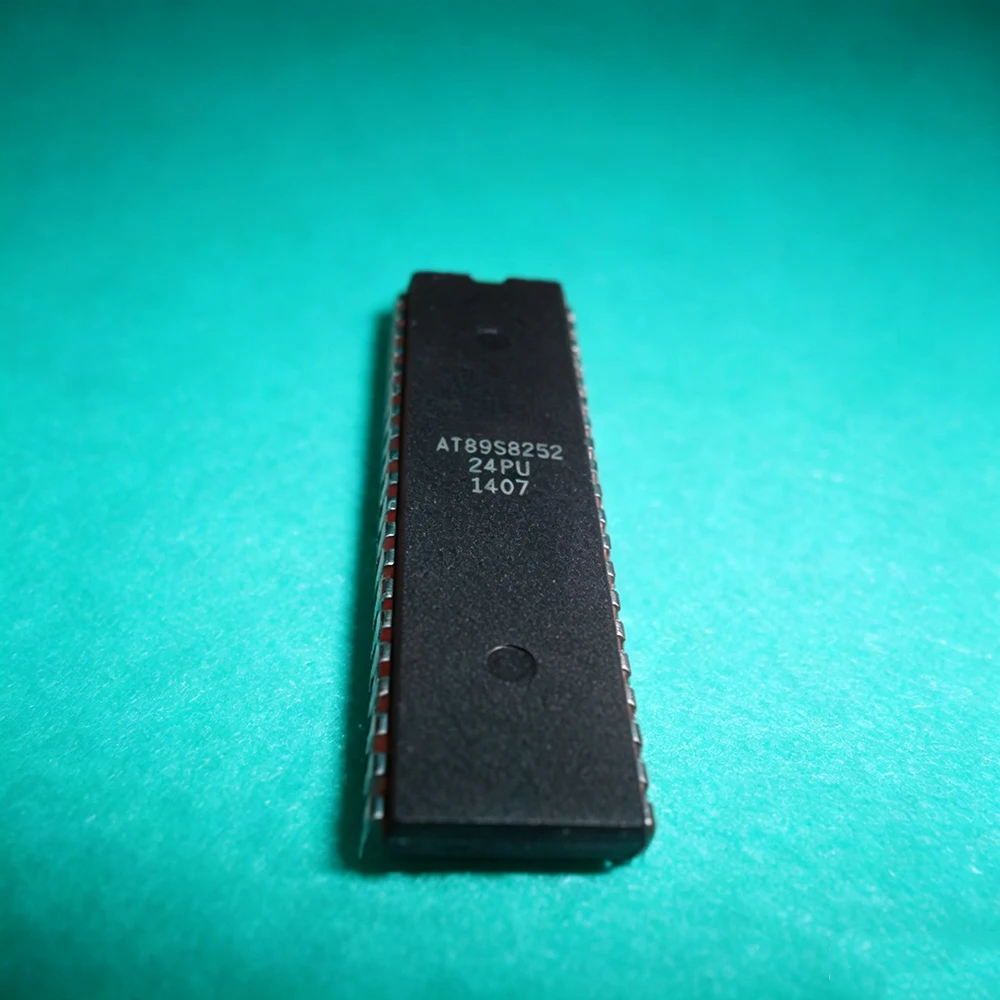 1PCS DIP40 AT89S8252-24PU 89S8252-24PU AT89S825224PU In Stock