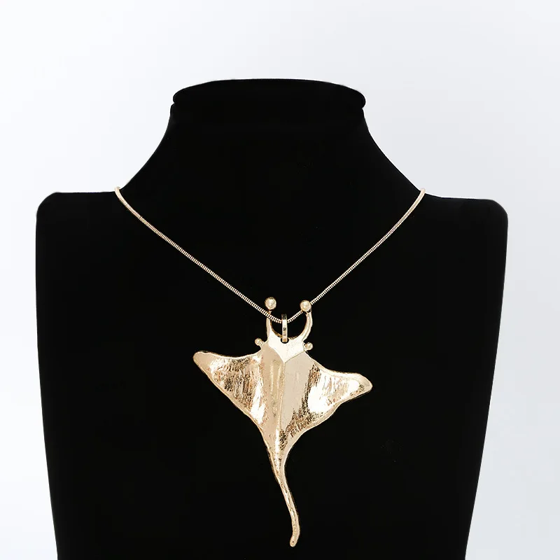 special necklaces, European and American fashion long necklaces, fish-shaped pendants, metal women's sweater
