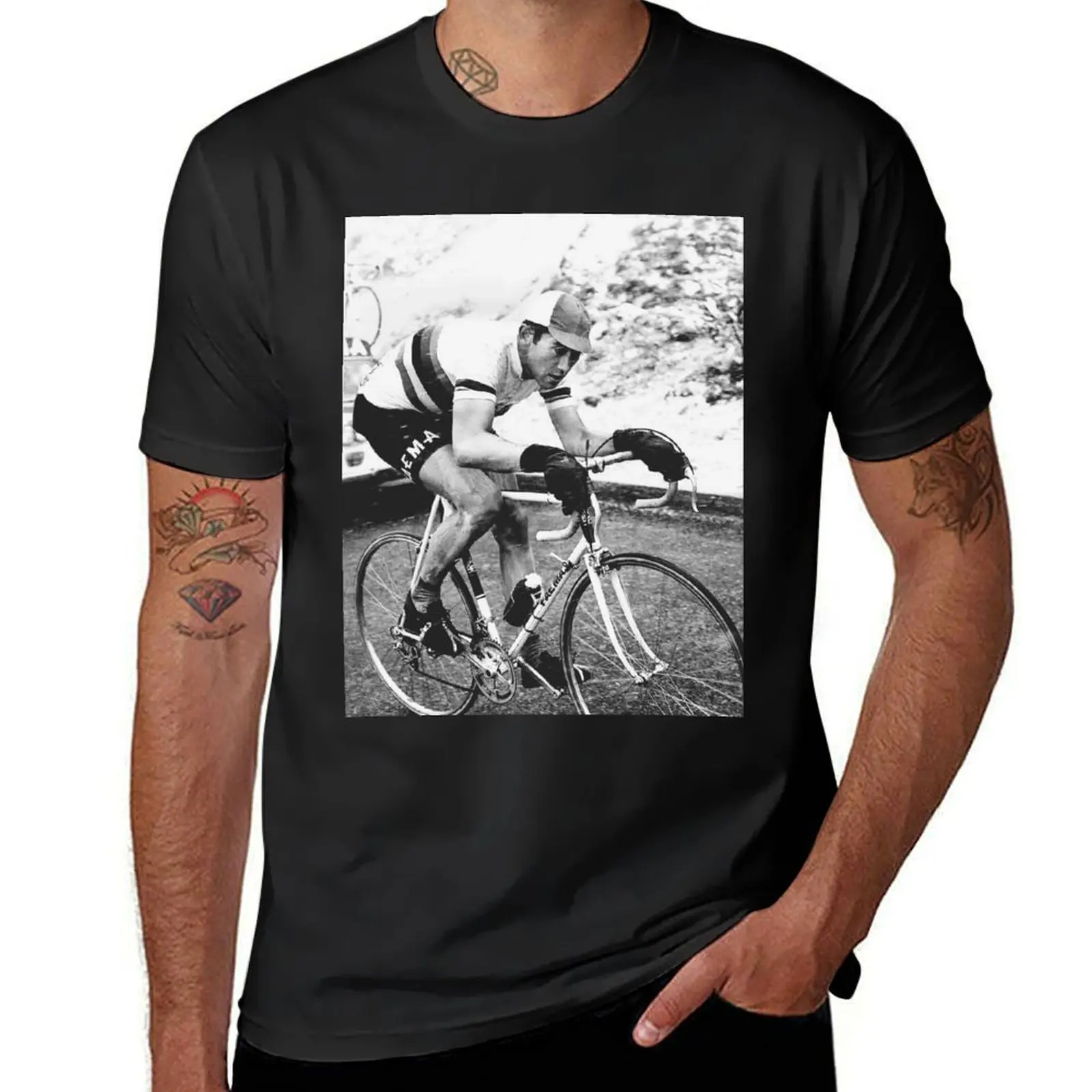 

Eddy Merckx Giro d’Italia 1968 T-Shirt graphics summer top blacks Short sleeve tee men