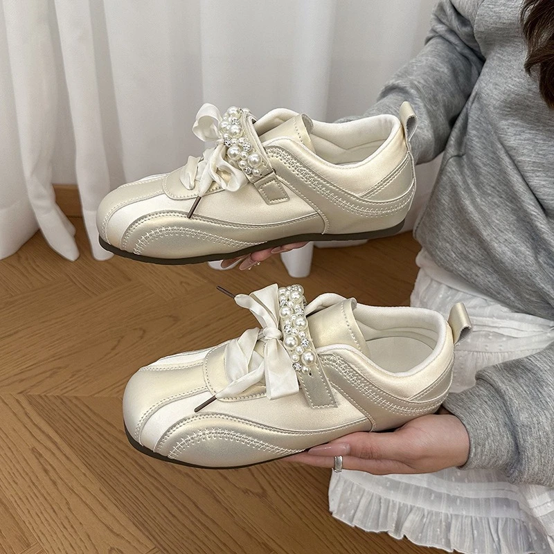 

New Womens Shoes Exquisite Imitation Pearl Flat Bottom Sneakers for Woman Fashion Lace Casual Shoes Designer Shoes Zapatos Mujer