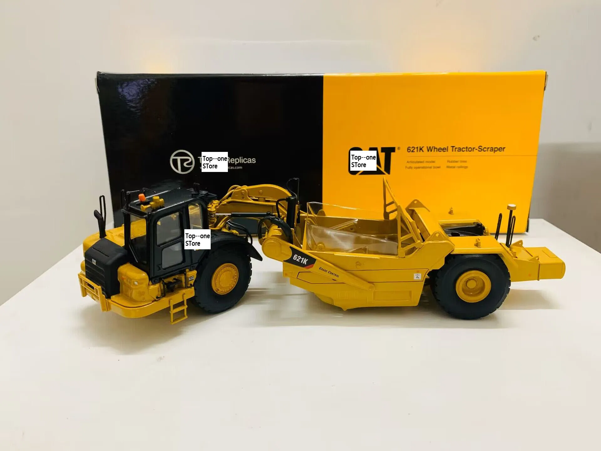 

621K Wheel Tractor-Scraper 1/50 Scale Die-Cast Metal Model TR80001 Gift New in Box