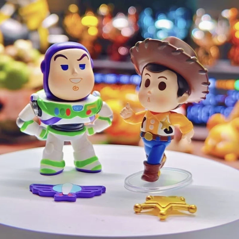 MINISO Toy Story Pixar Play مع سلسلة بطاقات معلقة غير محدودة صندوق أعمى أنيمي الطنانة الخفيفة مغناطيس الثلاجة هدايا العيد