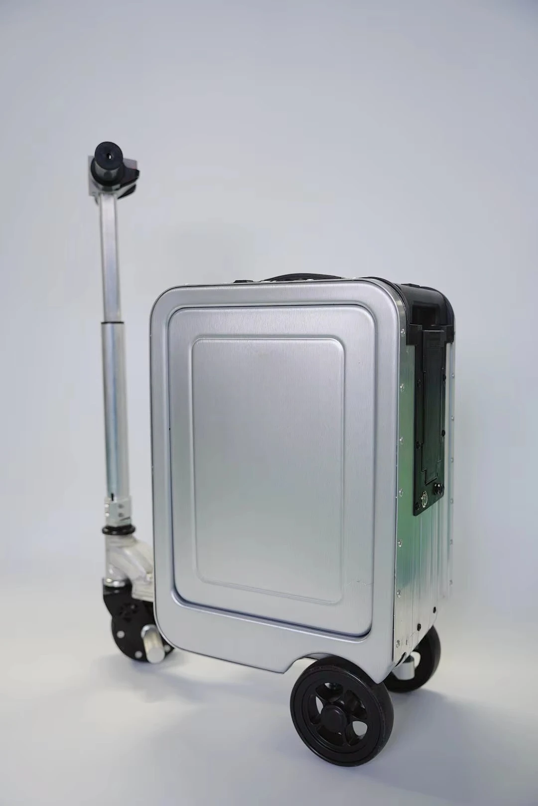 Aliotop Hot Selling Smart Aluminum 20-inch Lightweight Durable Aluminium Frame Waterproof Suitcase Bluetooth Control Airplane
