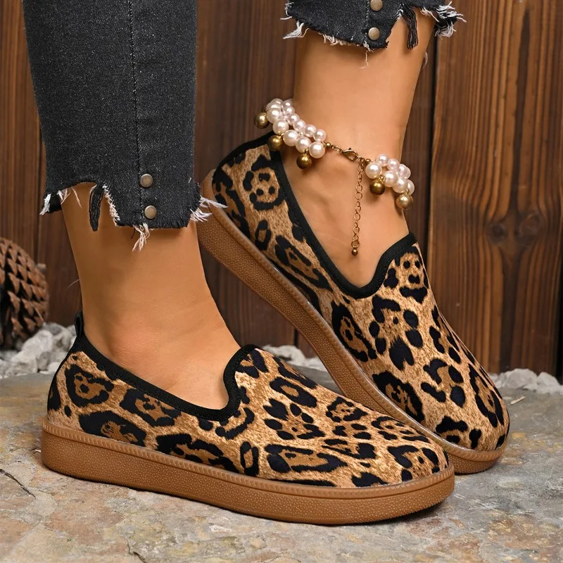 

New Large Size Round Toe One-foot Shoes Women's Fashion Flat Low Heel Niche Women's Shoes