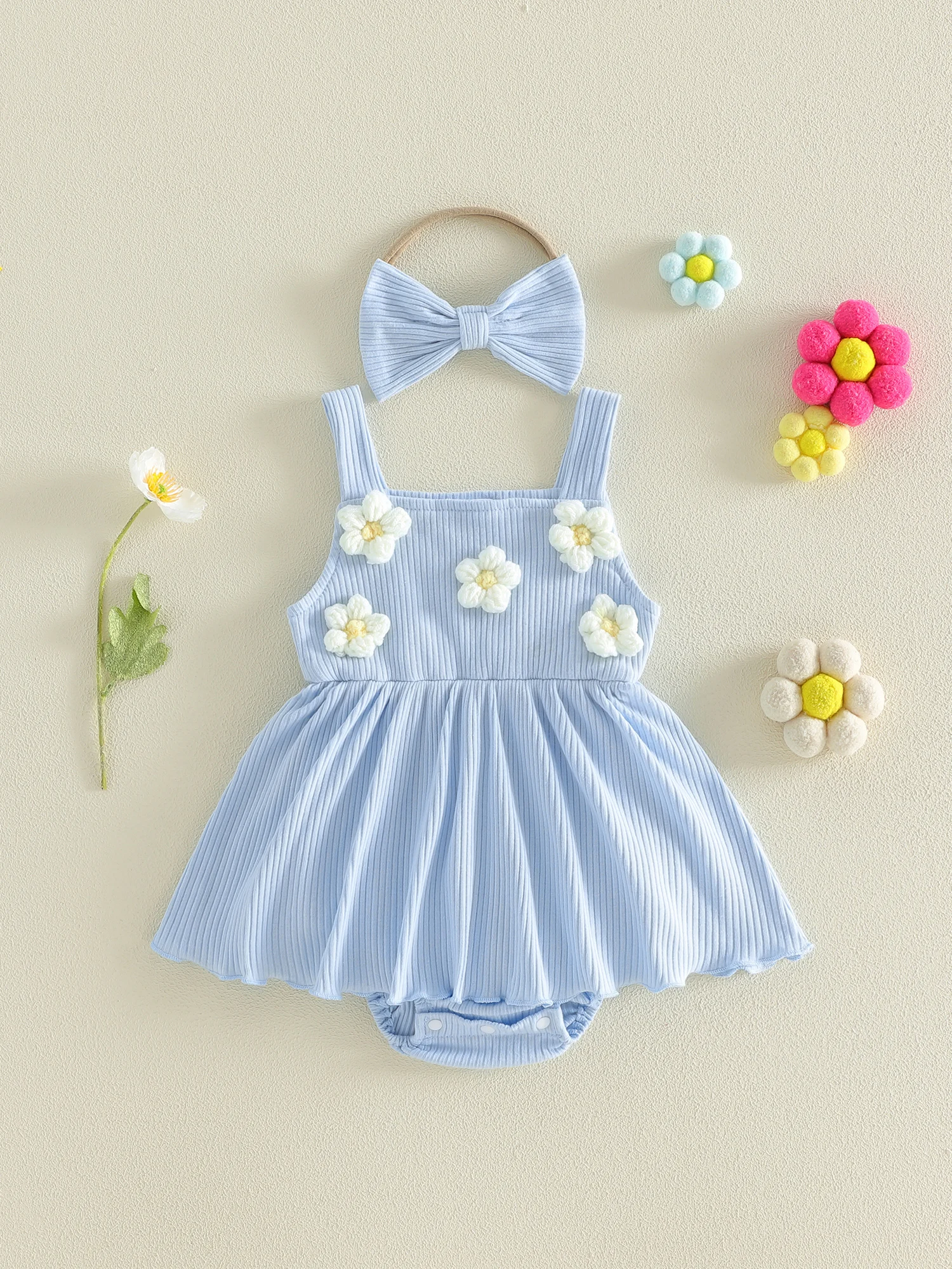 

Милый комплект из 2 предметов для маленьких девочек: очаровательное платье-комбинезон без рукавов с цветочным принтом, квадратным вырезом и подходящей повязкой на голову с бантом.