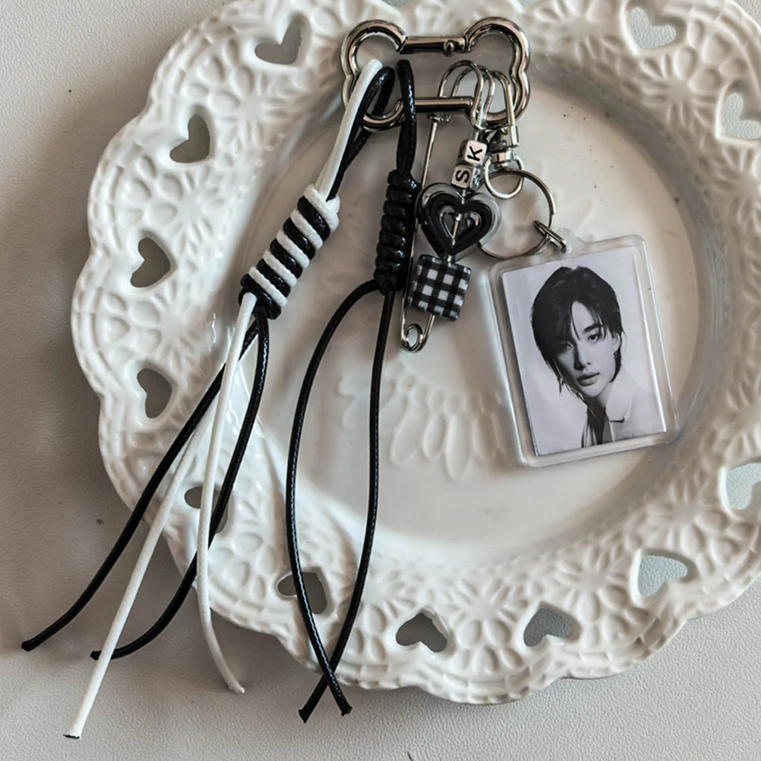 Stray Kids Members ID Photo Keychain Bone-Shaped bag Accessory Heart Cubic Kpop Charm Braiding Rope