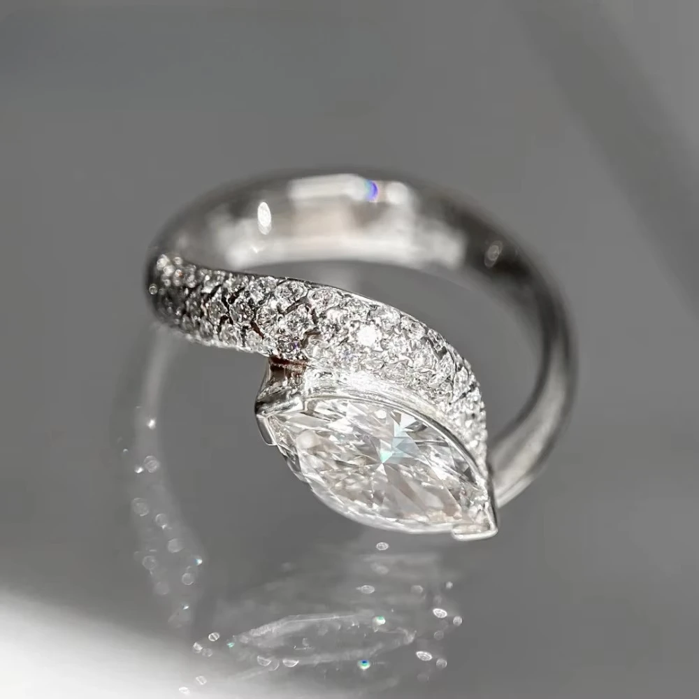 Exquisite 925 silver sapphire engagement ring. High-end rhombic zirconia ladies' ring set.