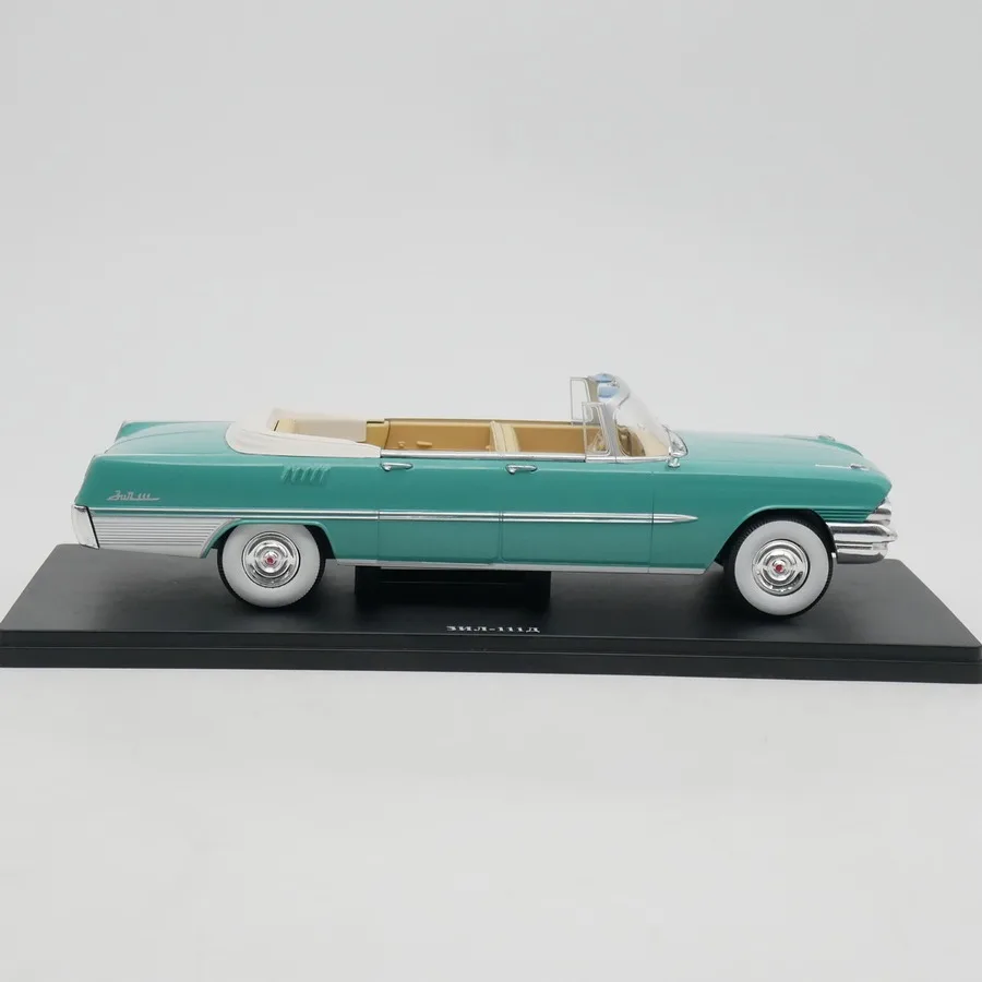 IXO 1:24 Scale ZIL 114D Soviet Limousine Presidential Car Alloy Simulation Car Model Diecast Toy Collectible Ornaments