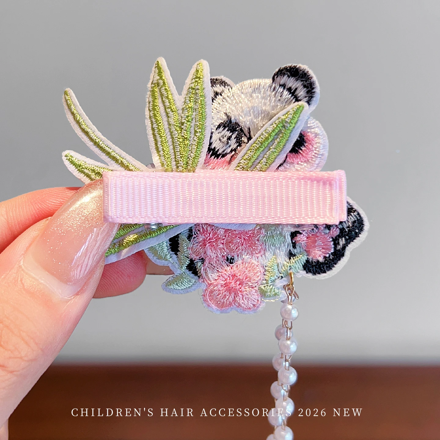 Set mit bestickten Panda-Plüsch-Haarspangen, Schleifen, langen Bändern und Quasten, Haarschmuck für kleine Mädchen, Prinzessinnen-Geburtstagsfoto-Haarschmuck – Detail 6